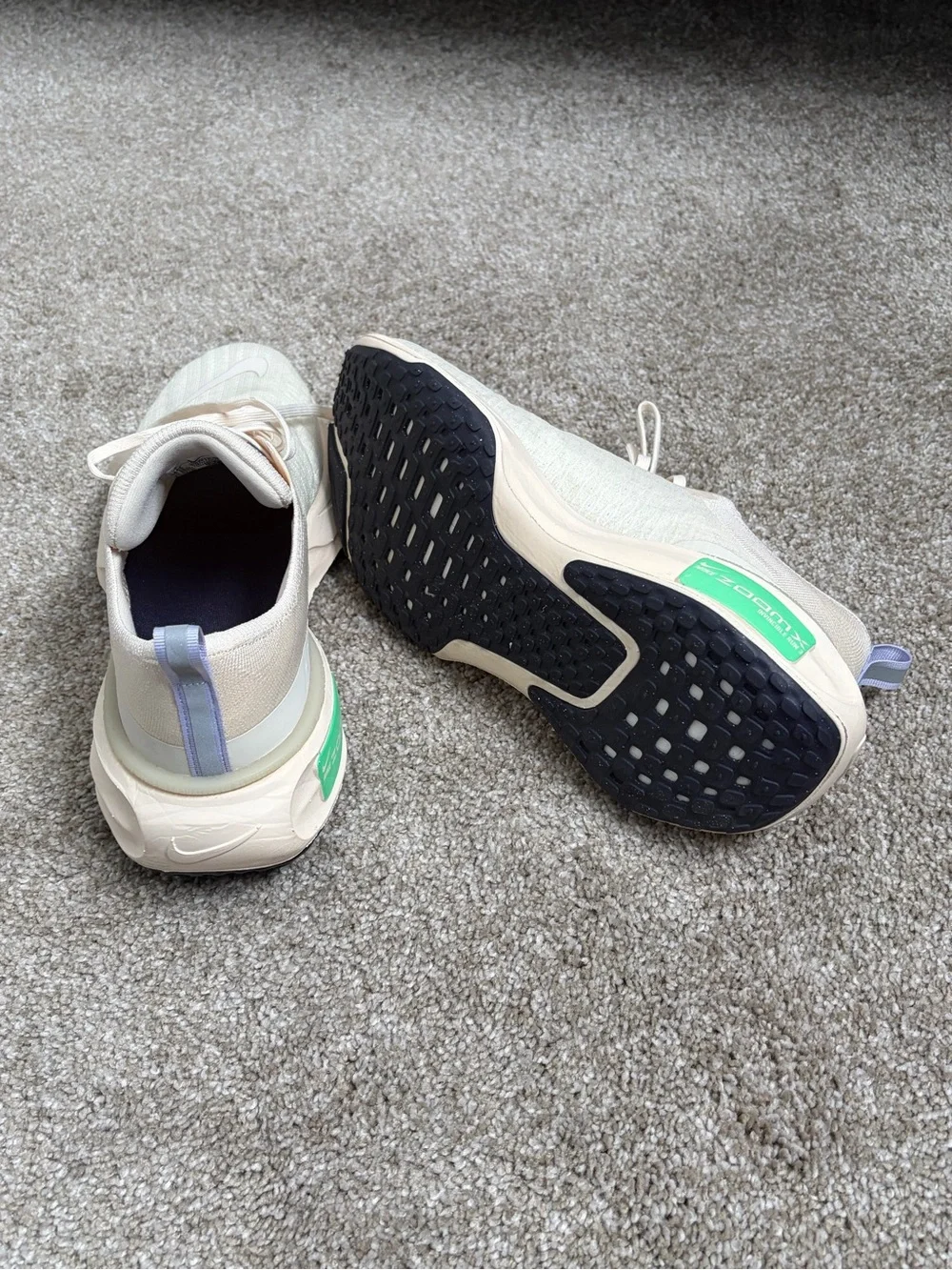 Nike Men’s Invincible Run 3 Sneaker in Cream with Green and Black Accents
